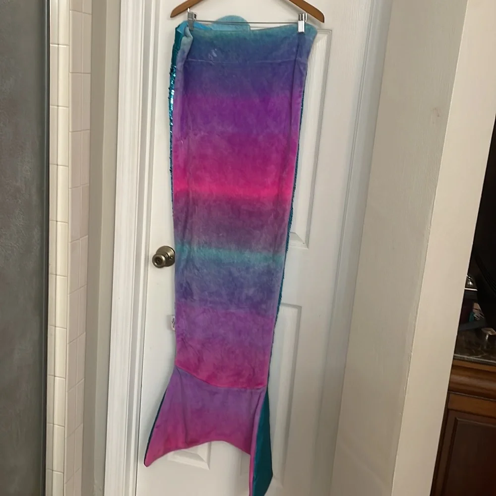Fancy Finz Mermaid Sequin Blanket